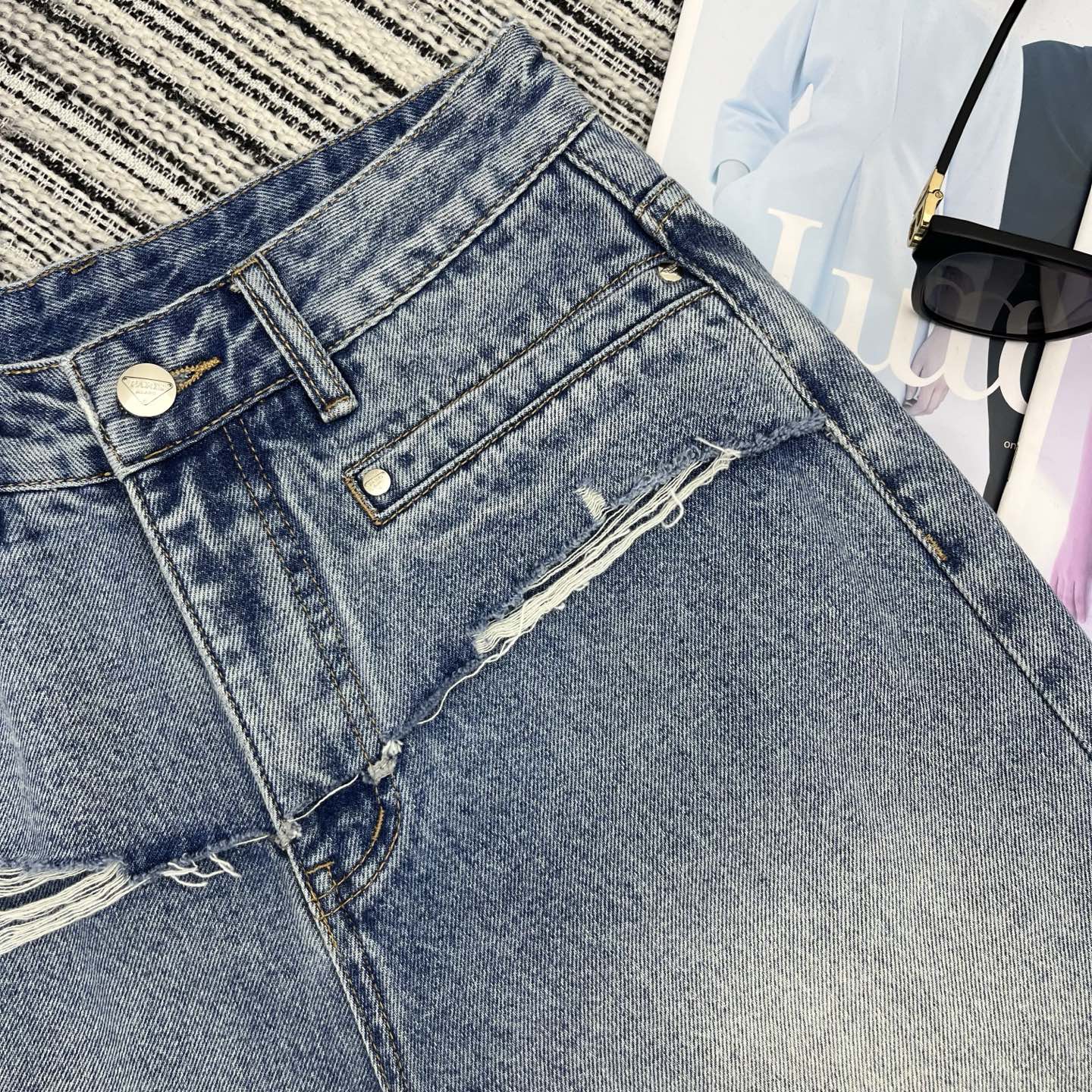 PRADA 26S WIDE-LEG DENIM SHORTS 1060