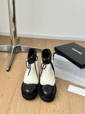 CC CHUNKY BOOTS IN WHITE SMOOTH FLEECE AND BLACK CALFSKIN
