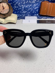 SQUARE SUNGLASS 575845 IN BLACK ACETATE BLACK LENSES