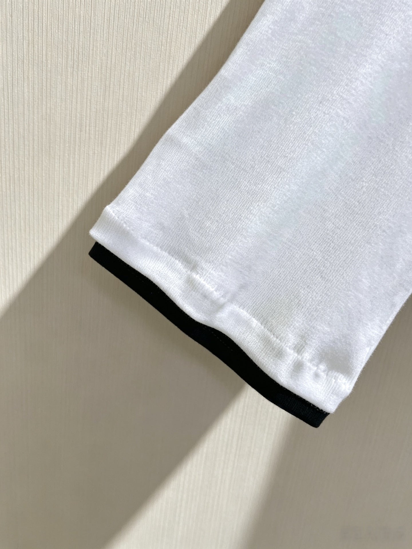 PRADA 26S SHORT-SLEEVE T-SHIRT 1048