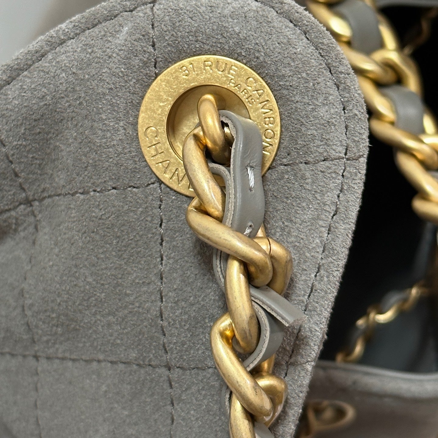 CC 25 HANDBAG 30 IN NATURAL GREY SUEDE GOLD HARDWARE