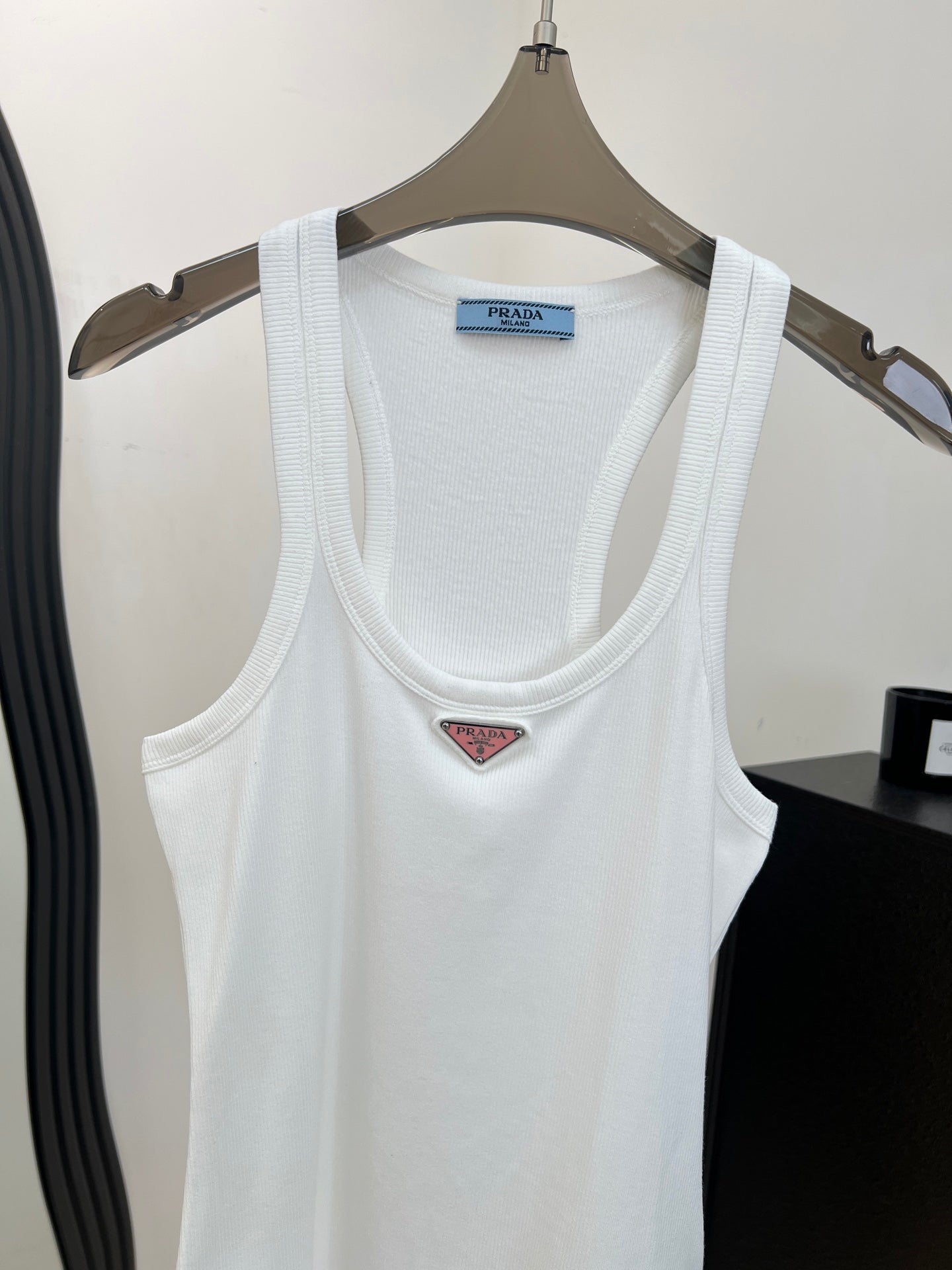 PRADA 26S SLEEVELESS TOP 1055