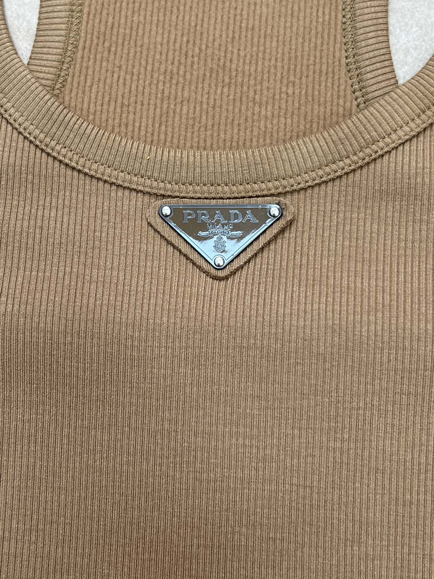 PRADA 26S SLEEVELESS TOP 1053
