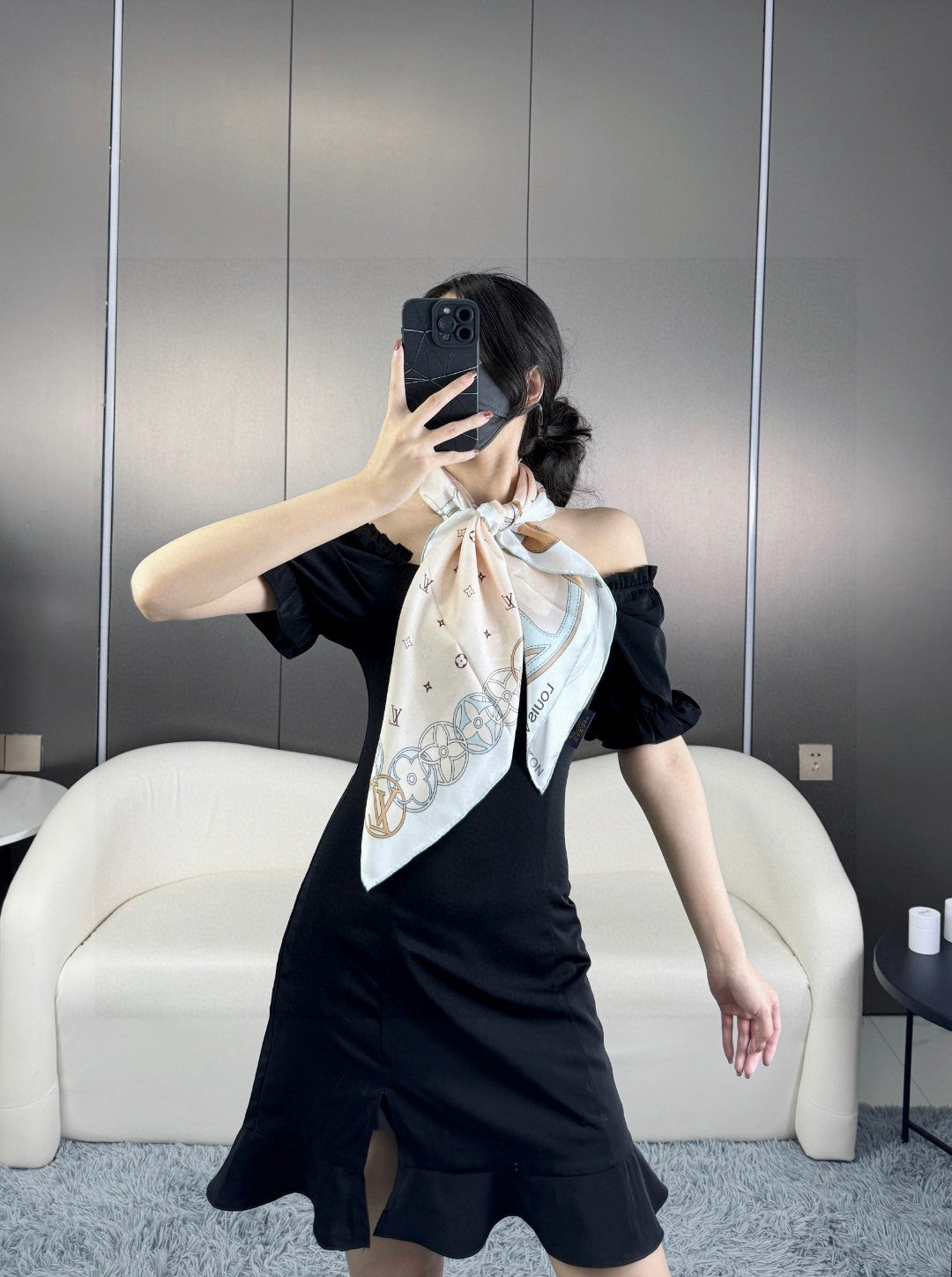 LV SCARF 90 CM IN SILK 719999