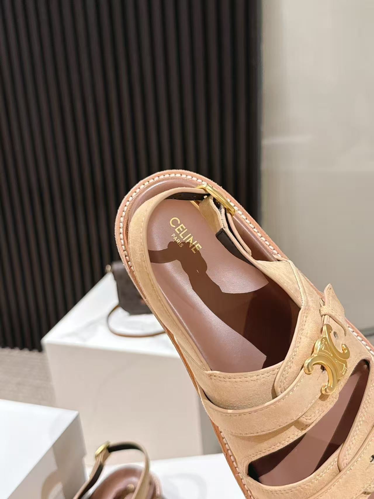 CELINE 25S TIPPI TRIOMPHE SANDAL IN LIGHT BROWN CALFSKIN SUEDE