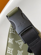 LV 25S DISCOVERY BUMBAG 44 IN OLIVE GREEN MONOGRAM CALFSKIN AND CANVAS