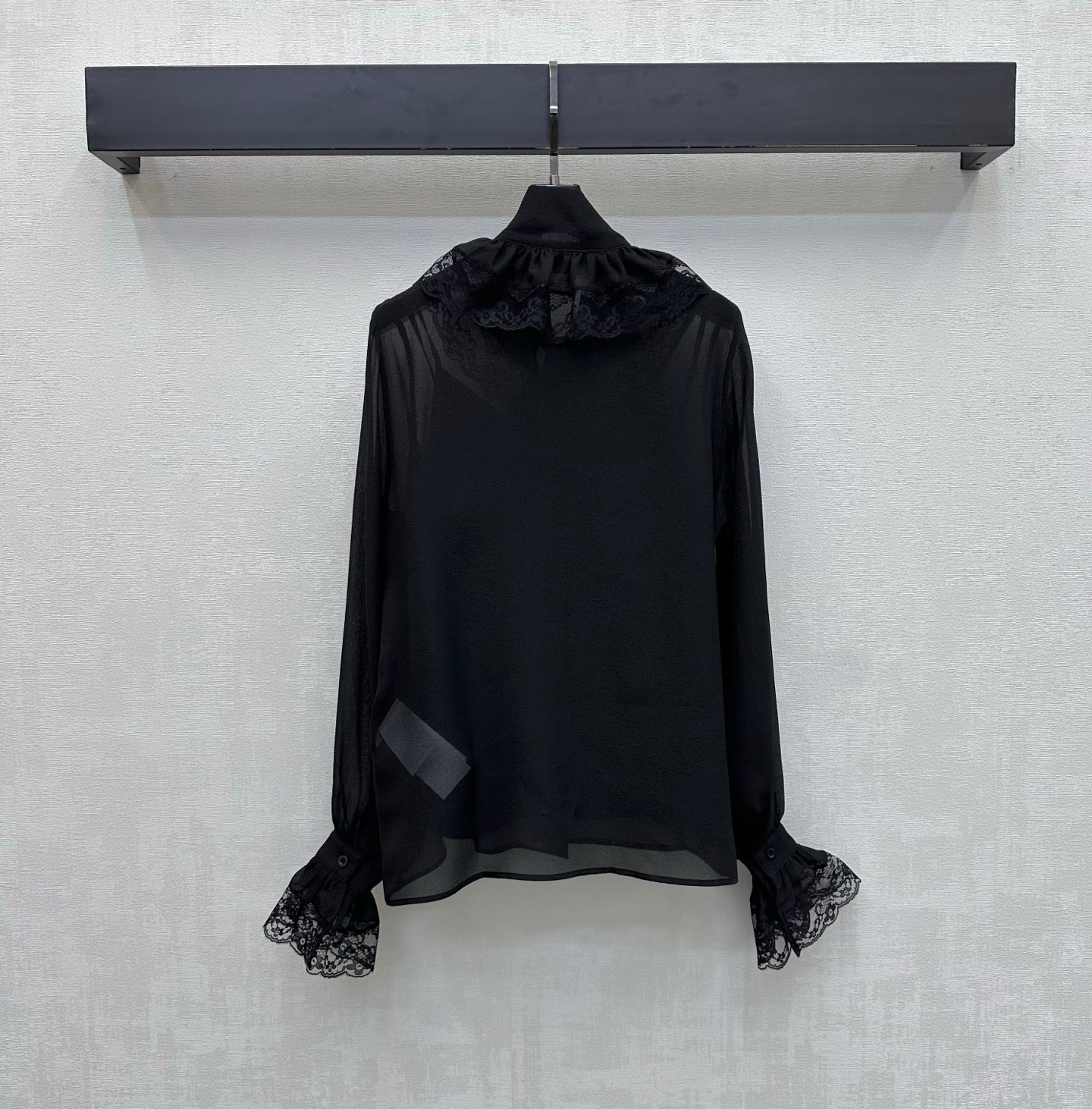 GUCCI 26S LONG-SLEEVE BOW-TIE BLOUSE 476