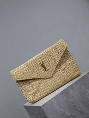 ENVELOPE CLUTCH 29 IN BEIGE RAFFIA