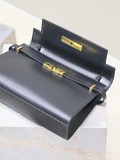 MANHATTAN MEDIUM 29 IN BLACK SMOOTH CALFSKIN GOLD BUCKLE