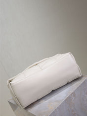 YSL 25S LOULOU PUFFER GM 35 IN BLANC VINTAGE CALFSKIN GOLD HARDWARE