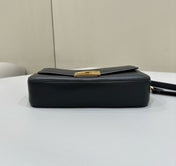 BAGUETTE 27 IN BLACK SMOOTH CALFSKIN GOLD HARDWARE