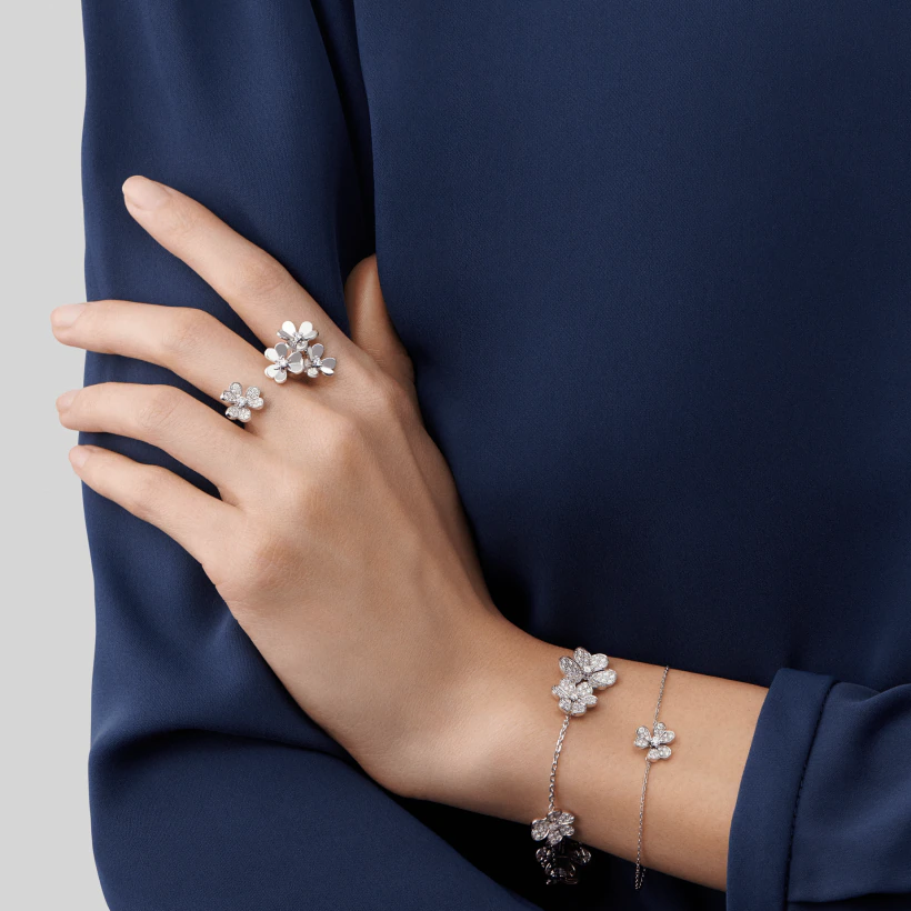 van-cleef-arpels-frivole-bracelet-mini-model-white-gold-diamond-vcarp3w200-jewelry-3_5037d710-c617-4413-bad9-a76ba853e08d.png